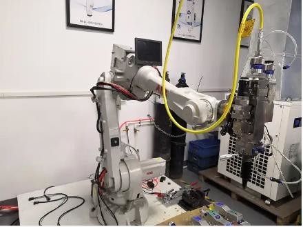 ফাইবার লেজার ওয়েল্ডিং রোবট সিস্টেম ABB Kuka Fanuc 6 Axis Robot Arm Depth 0.04-6mm