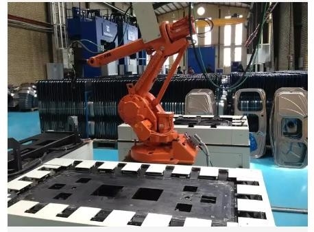 ফাইবার লেজার ওয়েল্ডিং রোবট সিস্টেম ABB Kuka Fanuc 6 Axis Robot Arm Depth 0.04-6mm