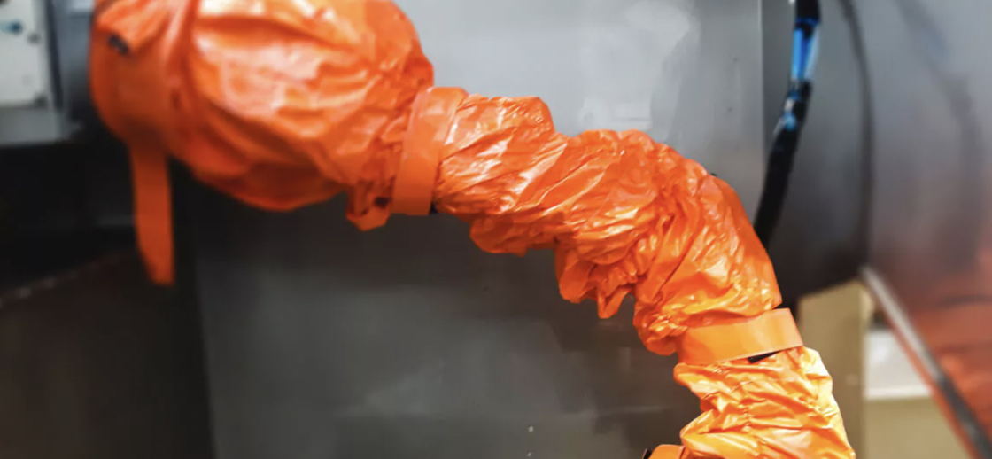 ABB/FANUC/KUKA/YASKAWA/UR মডেলের জন্য কাস্টমাইজড পলিউরেথেন ওয়াটারপ্রুফ রোবোটিক বর্ম কভার
